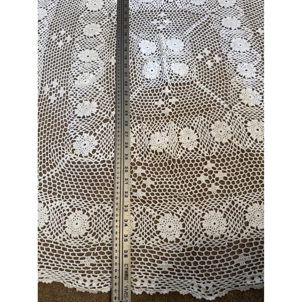 Vintage White Hand Crochet Floral Medallion Lace Tablecloth Scalloped 38x34